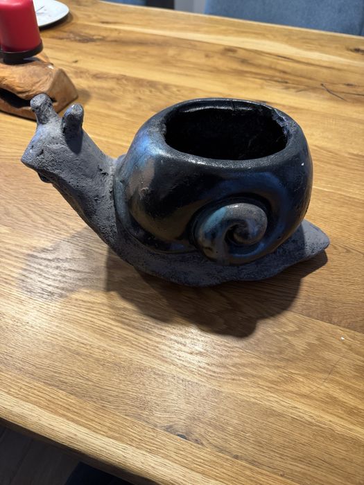 Doniczka ogrodowa ślimak