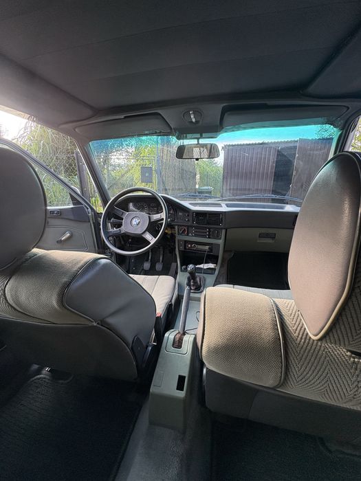 Wynajem klasycznego auta do ślubu