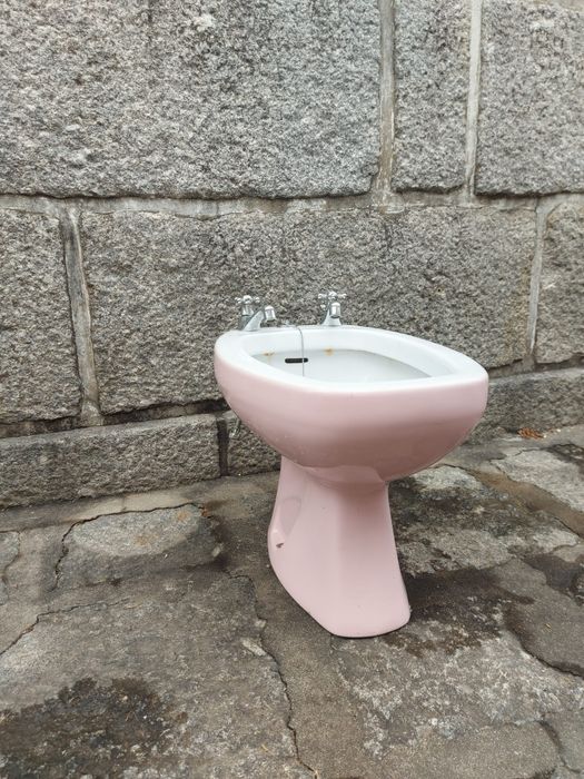 Bidé da marca Valadares