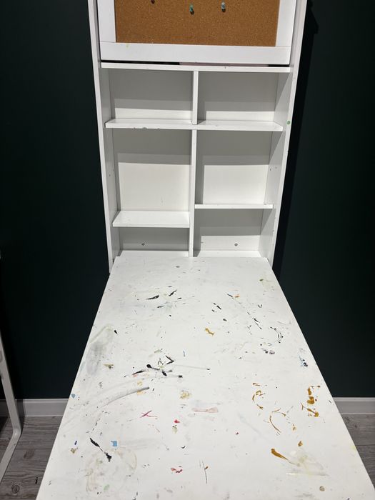 Rozkładane biurko wiszące