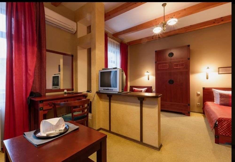 ПРОДАЖ ГОТЕЛЬНОГО КОМПЛЕКСА "Летючий Голандець" в м. Ужгород [діючий]