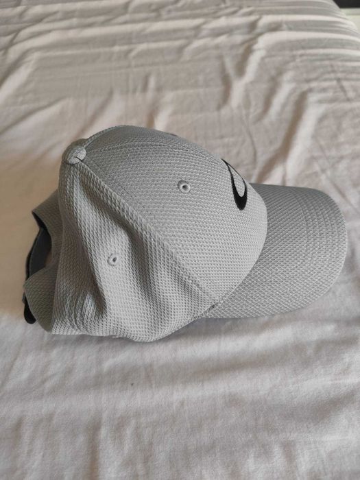 Boné Oakley Cinza – Como Novo