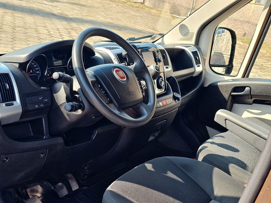 Dostawczak na wynajem wynajem busa van do wynajęcia Auto Woźniak