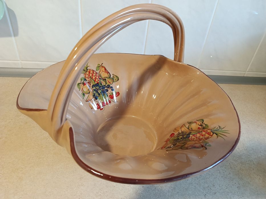Wielki ceramiczny kosz