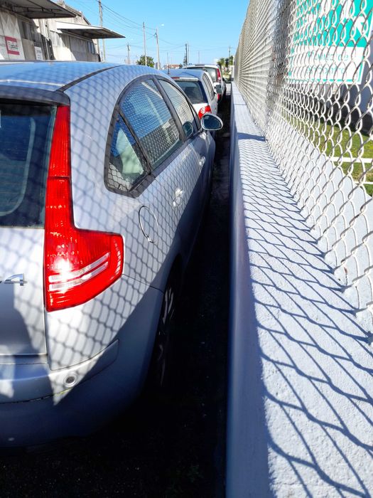 Vende se carro inteiro para pecas. Avaria no motor