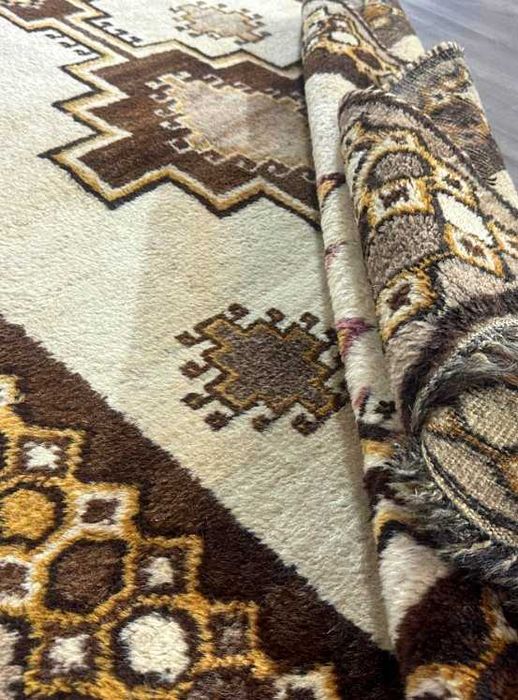 Tapete FAZENDEIRO ROMENO original (200x 118cm), de Lã, elaborado à mão