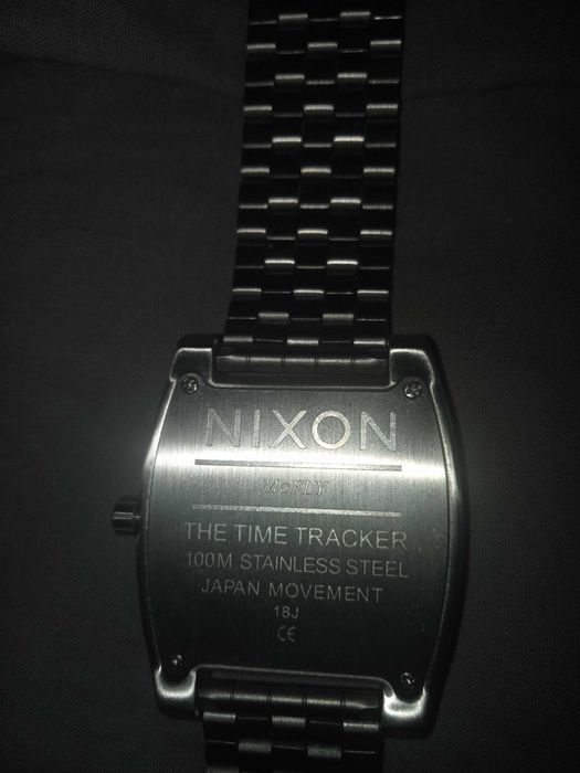 Relógio NIXON quadrangular(Com garantia),usado 2 vezes,estado Novo