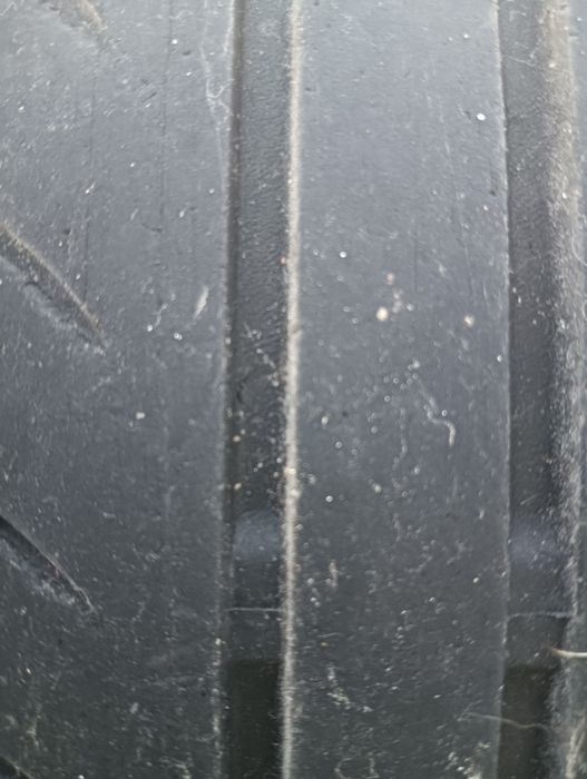 Vendo 2 Pneus (Par) com as seguintes medidas:

NANKANG
225 / 45 ZR18 9