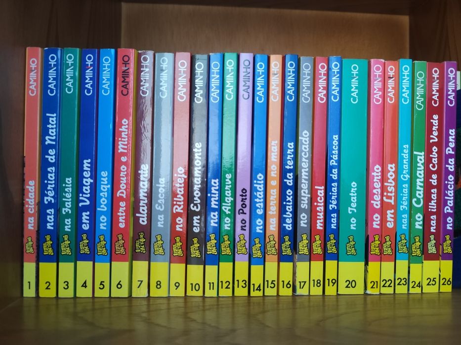 51 books "Uma Aventura"