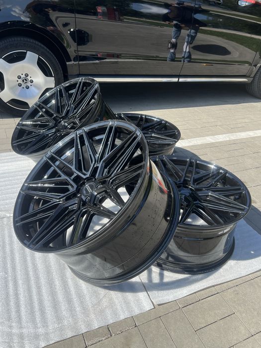 Felgi Vossen HF-7 23" 5x130 Lamborghini Urus / 10.5J & 12J / Gloss Black / Komplet