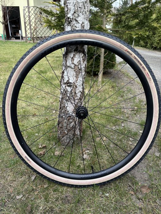 Koła Bontrager  nowe opony