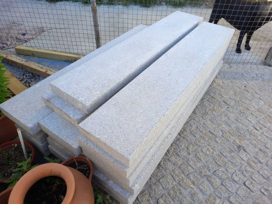 Pedra em Granito /chapim / muro (so por encomenda) 26€ metro linear