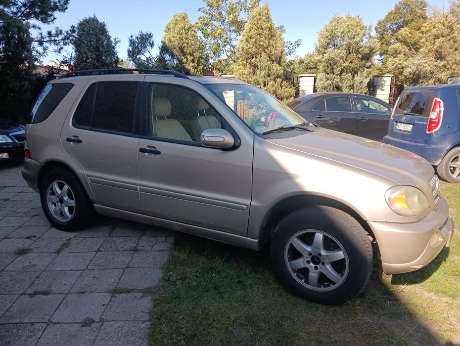Mercedes-Benz ML Piękny Mercedes ML z jasną skórą