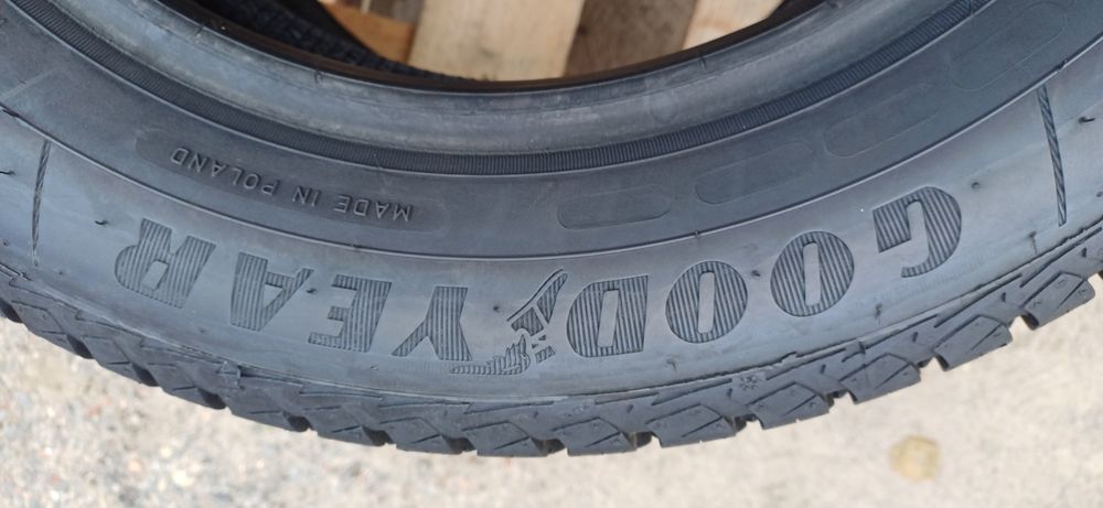 165/70R14 GOODYEAR , dwie używane opony wielosezonowe.