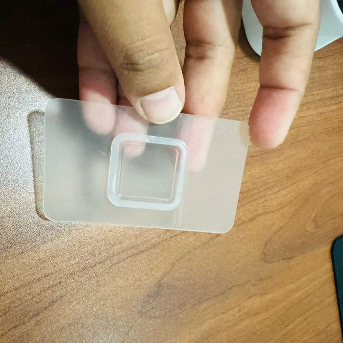 Диспенсер с держателем зубных щёток настенный с пылезащитой