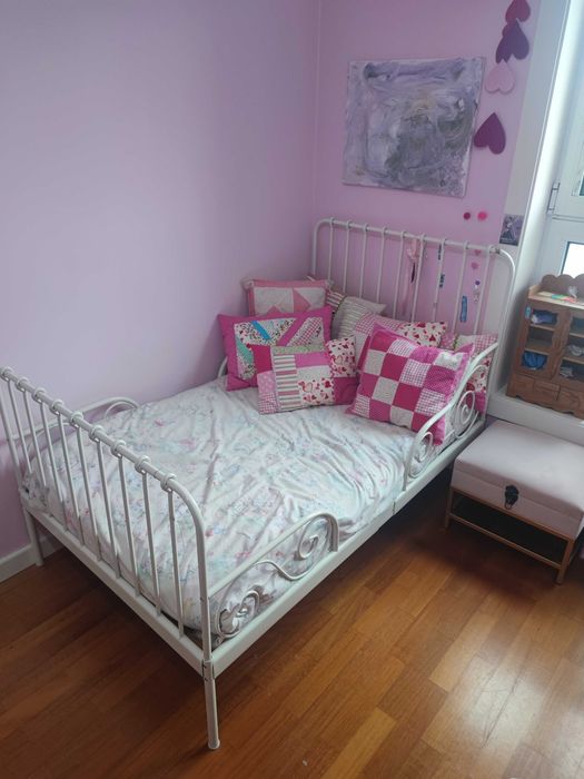 Cama de criança IKEA - extensivel, com estrado