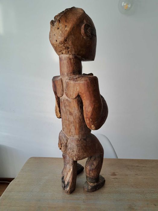Figura africana muito antiga. Africa. Tribal.