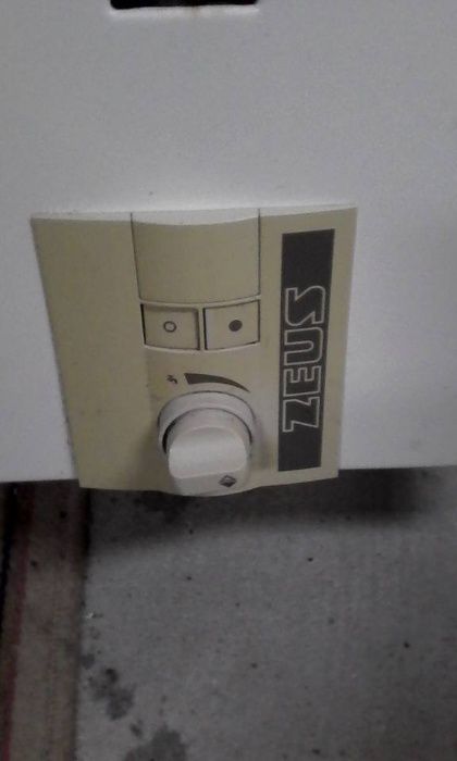 ZEUS Water Heater, Height: 68 cm, Width: 36 cm, Used.64309606913154121