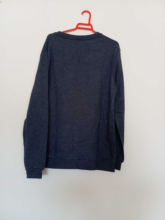 Camisola cinzenta com detalhe da NASA