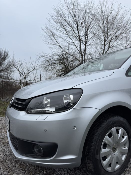 Volkswagen Touran 2011 рік