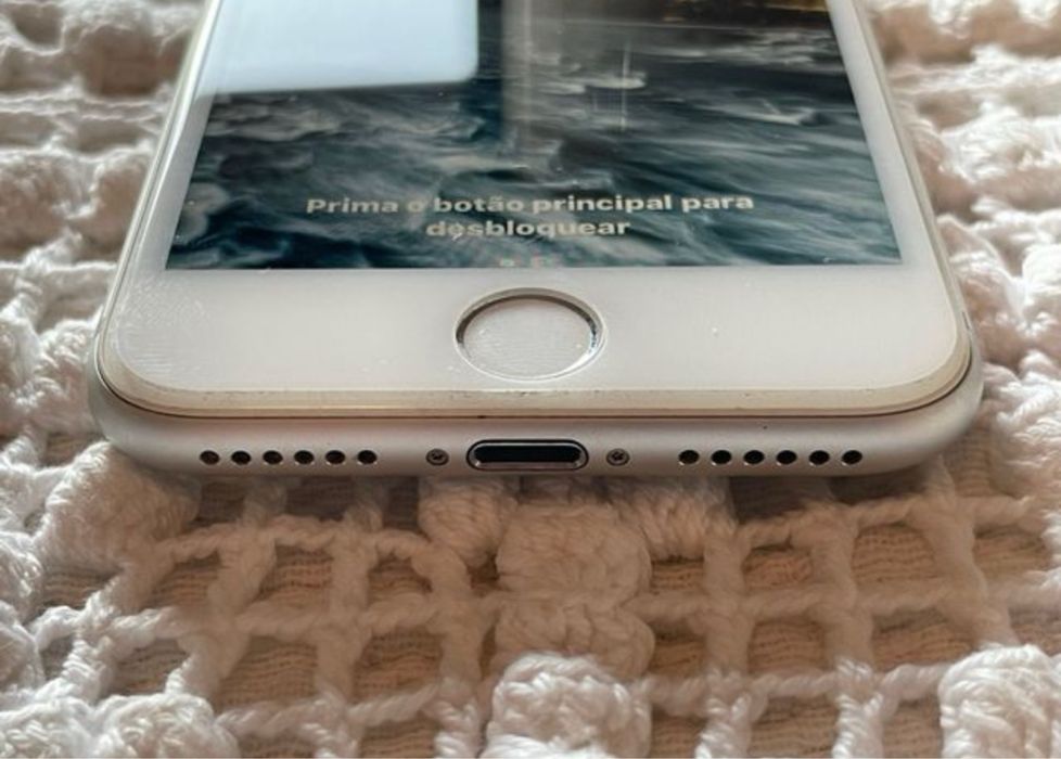 Apple iPhone 8 - 64GB - Branco