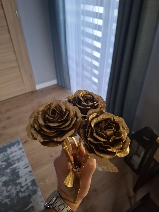 Stalowe róże handmade – wyjątkowy prezent na Dzień Kobiet!