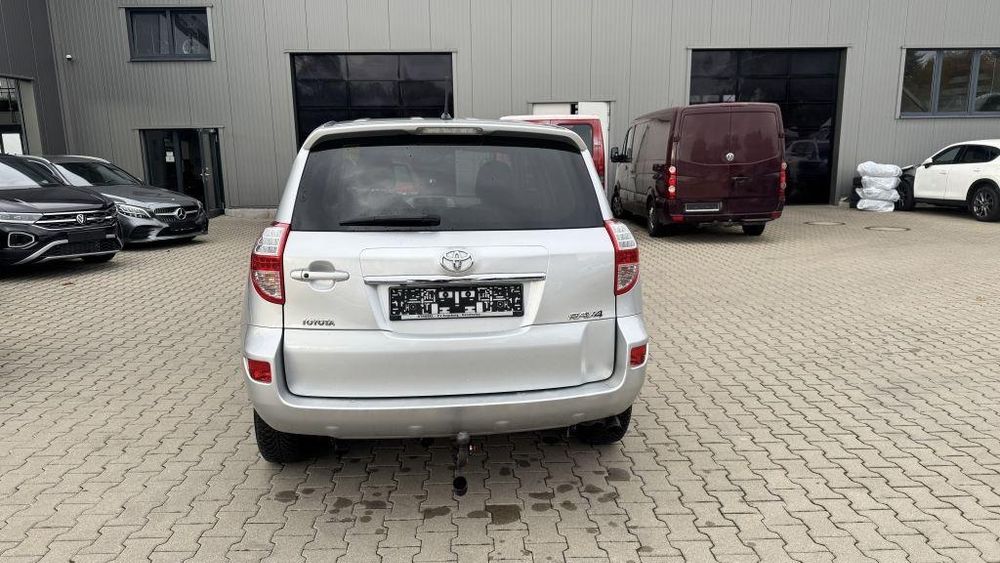 Toyota RAV-4 2012...