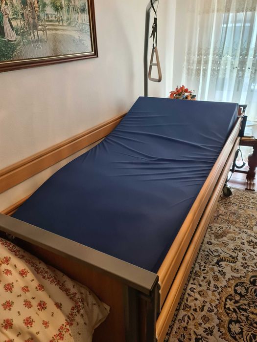 Cama hospitalar TEKVOR Care  Ecofit S Low 100 com colchão anti-escara