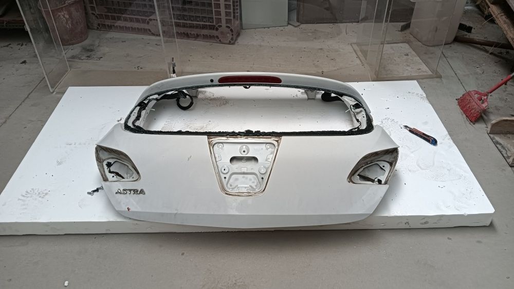 Tampa mala . Opel astra J
