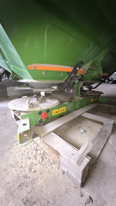 Розкидач мінеральних добрив Amazone Zaam 1001