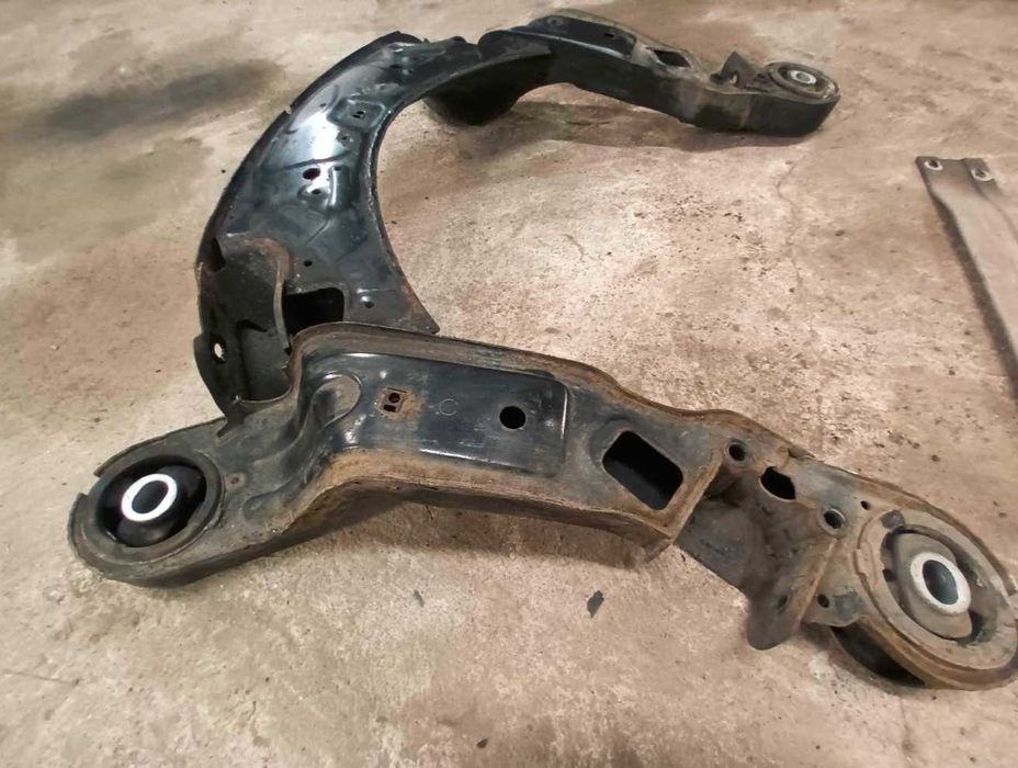 AUDI A6 C6 belka sanki wózek trawers zawieszenia podwozia przód