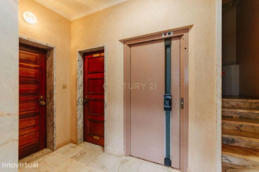 Apartamento T2 junto à estação da Amadora