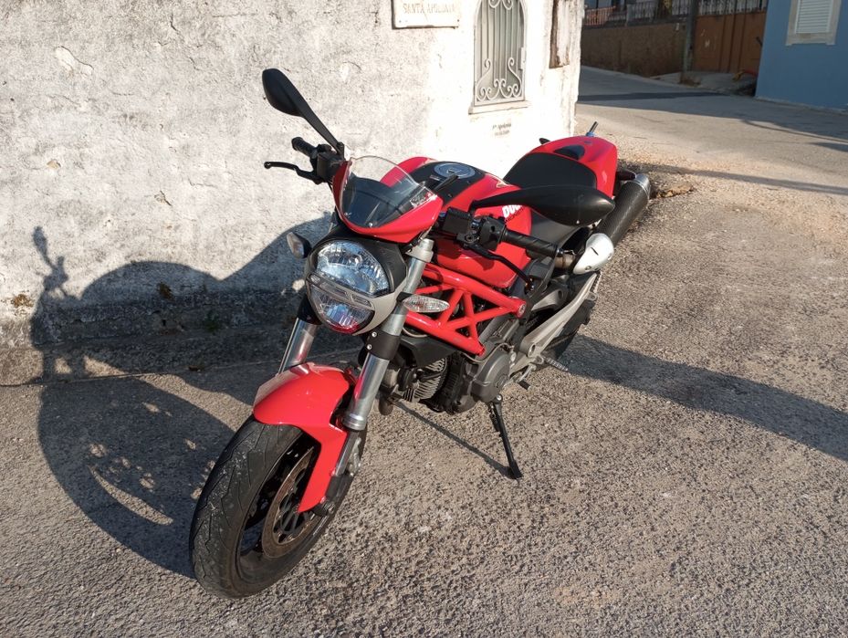 Ducati  Monster 696 ano 2013 com 33000km