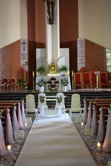 Eleganckie dekoracje ślubne, biały dywan, dekorację krzeseł, dekoracja