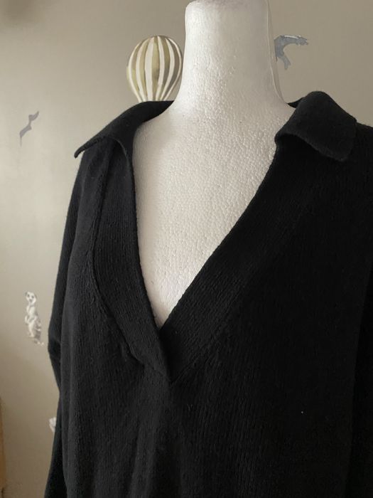 Dzianinowa sukienka czarna sweterkowa z kołnierzykiem