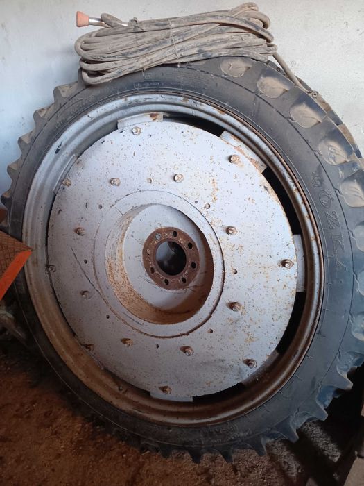 Rodas estreitas para trator