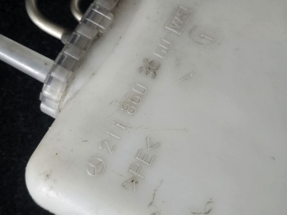Rezervatorio aqua deposito aqua para limpa parabrisas OEM Mercedes E w211 2003- EPC