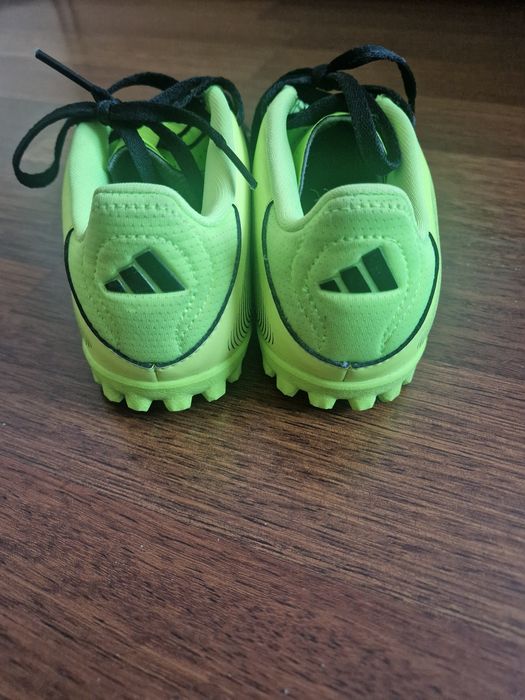 Buty piłkarskie turfy rozmiar 34 + nagolenniki  + getry