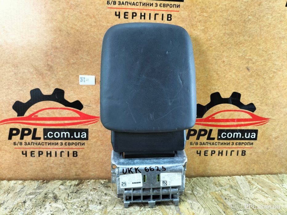 Audi Q8 18- Подлокотник 4M8864207S