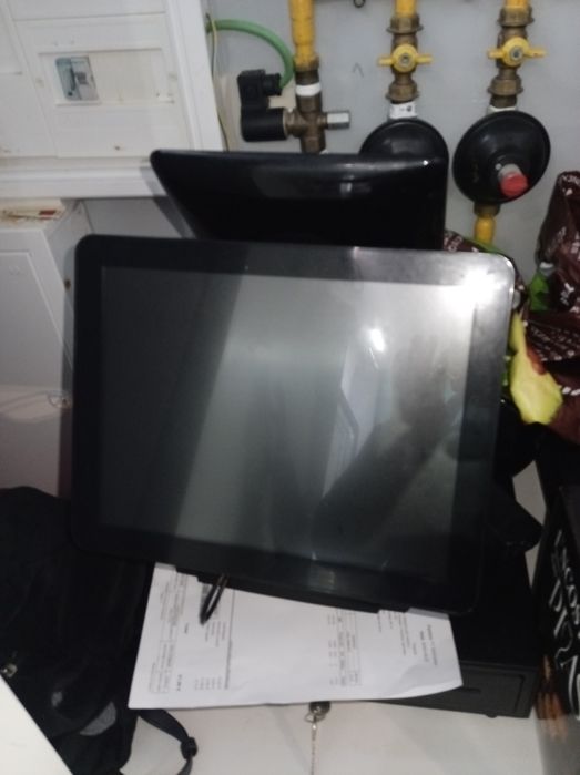 Programa de faturação, computador, impressora e tela pedidos de cozinh