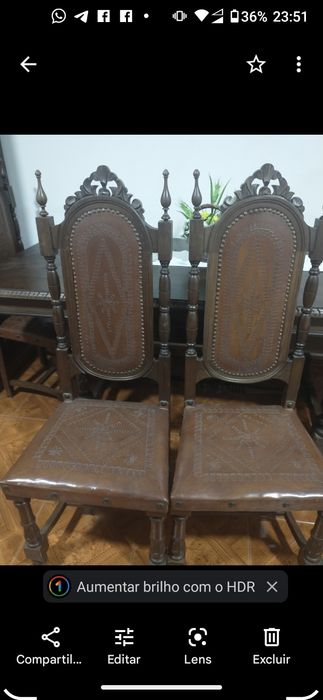 Mesa de madeira com 8 cadeiras