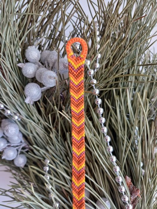 Pomarańczowa bransoletka na rękę z muliny