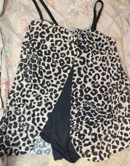 Шикарний прекрасний стильний купальник - сукня, танкіні у басейн чи пл