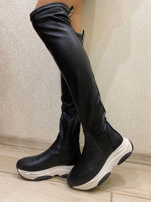 Кросівки панчохи, ботфорти, осіннє взуття