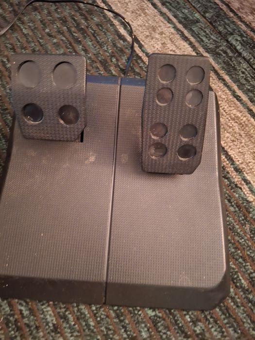 Продам ігрове кермо з педалями