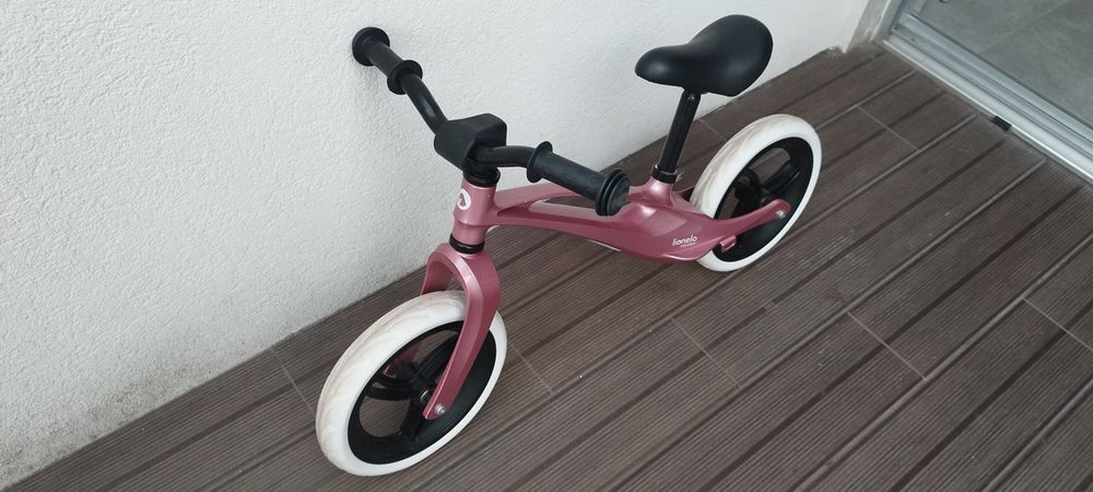 Bicicleta sem pedais como nova