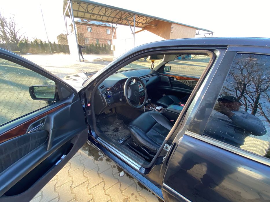 Продам мерседес 210