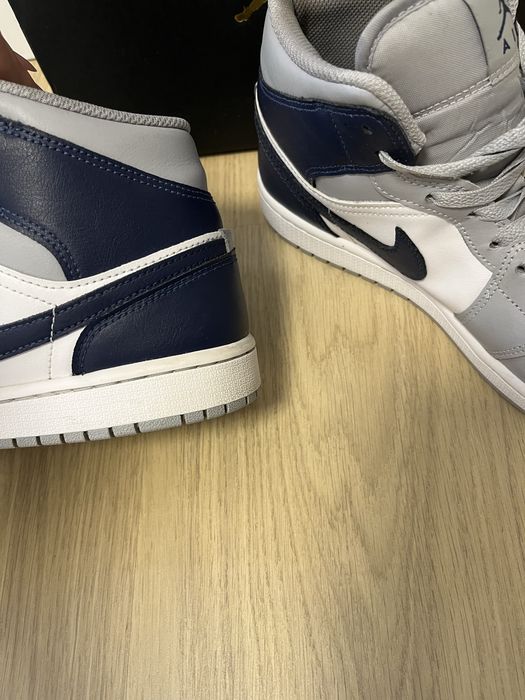Jordan 1 Mid Wolf Grey Midnight Navy