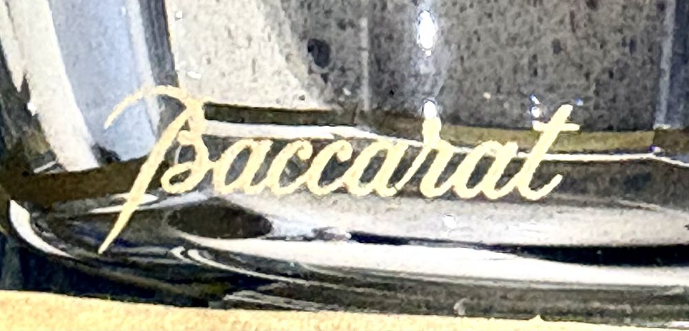 Magnífica Harcourt Empire jarra em Cristal Baccarat gravada e dourada