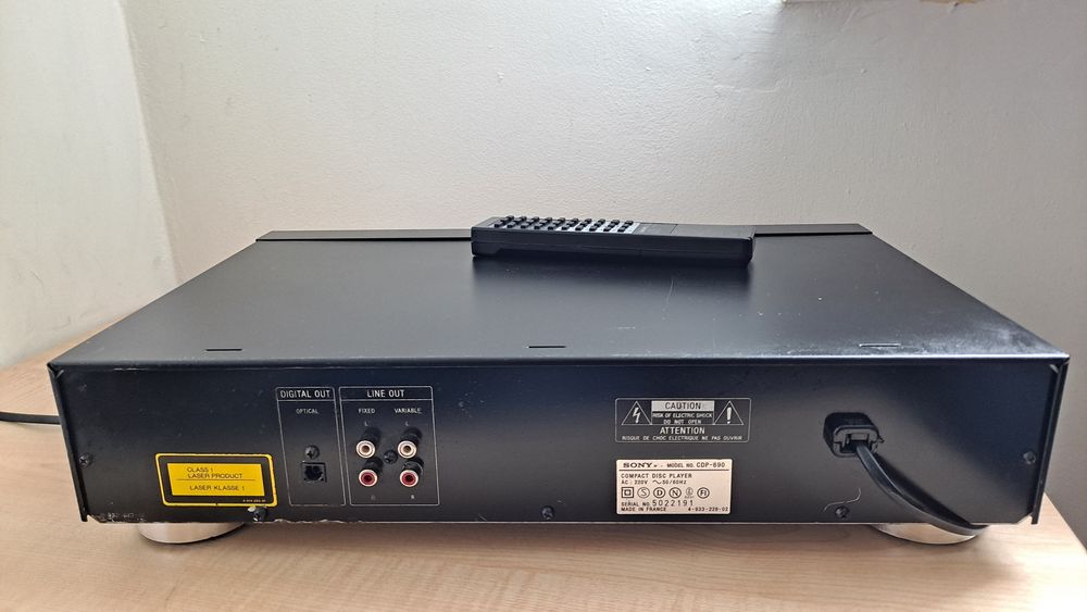 Odtwarzacz CD Sony CDP690 z pilotem